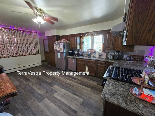 Building Photo - College rental 5 bedroom 4 bathroom Now sh...