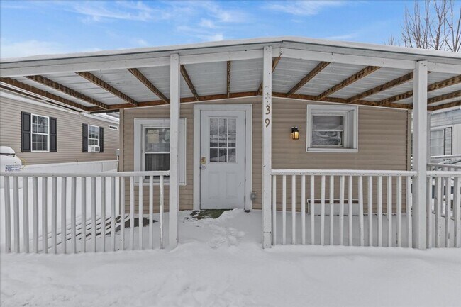 Building Photo - Newly Renovated 2 bedroom home in Burlington