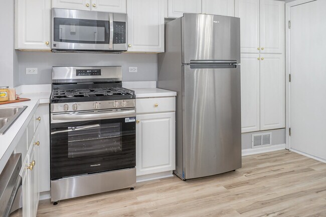 Building Photo - 3083 Anton Dr