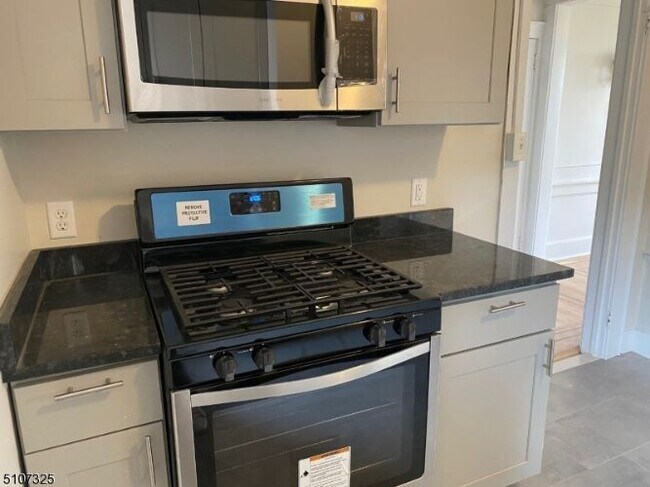 Building Photo - 11 Seymour St