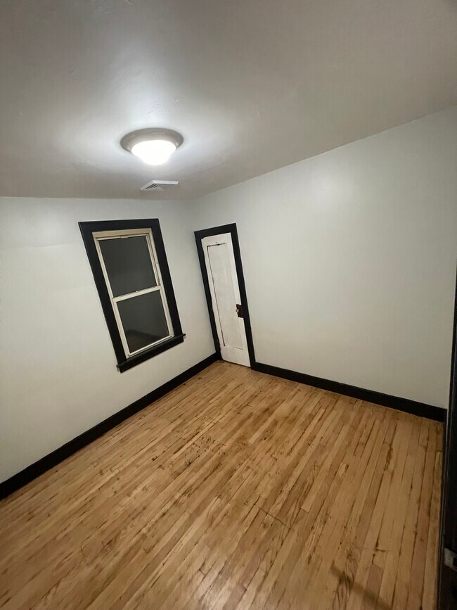 Building Photo - 275 3rd St