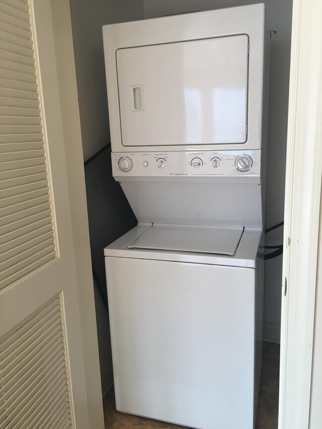 Building Photo - 136 41st St