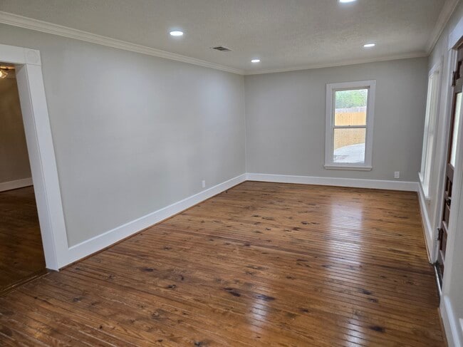 Building Photo - 1523 Avenue C