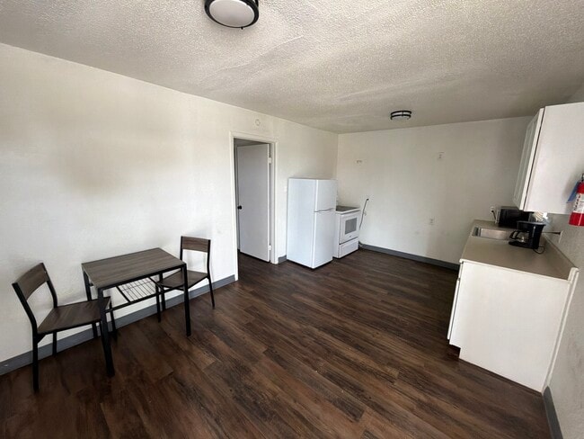 Building Photo - Trails End Apartments