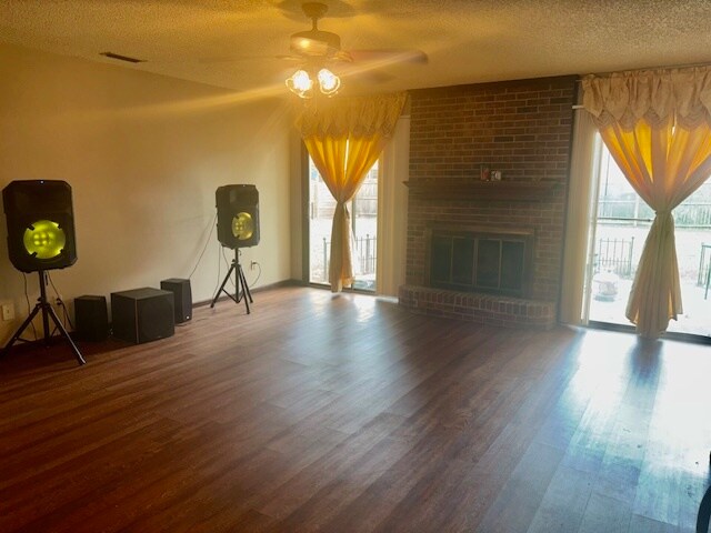 Building Photo - 2017 Bradley Ave