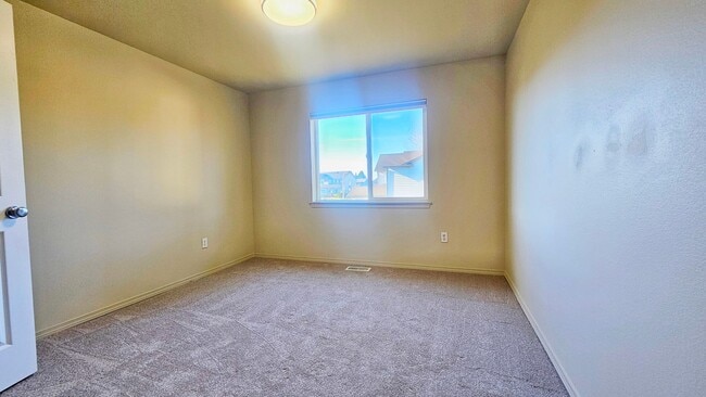 Building Photo - Beautiful 5 bed 2.5 Bath Home in Renton Highlands