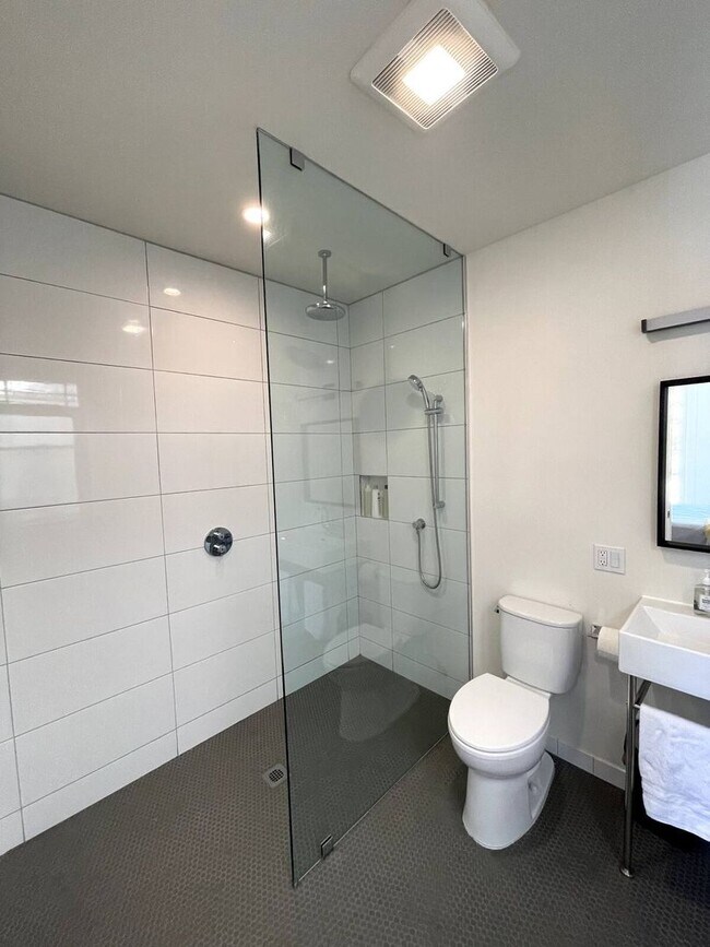 Building Photo - ***Charming One Bedroom in Venice***