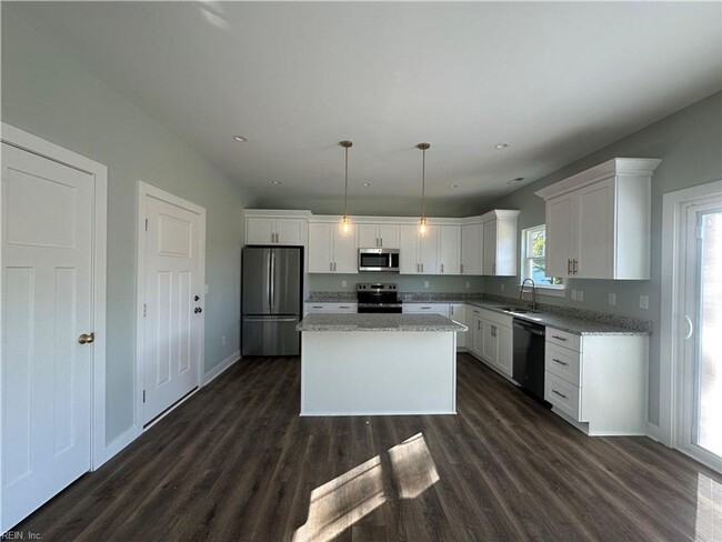 Building Photo - Stunning New Construction in Norview!