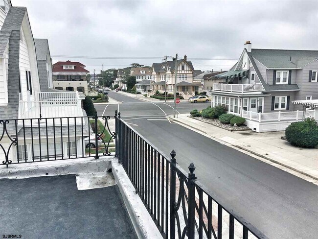 Building Photo - 104 S Wissahickon Ave