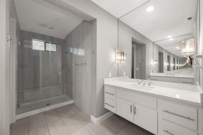 Building Photo - 13708 Golden Wave Loop