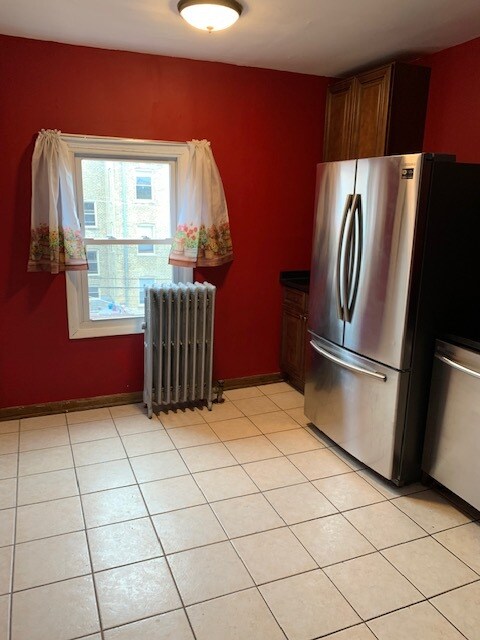 Kitchen 3 - 2044 W Birchwood Ave