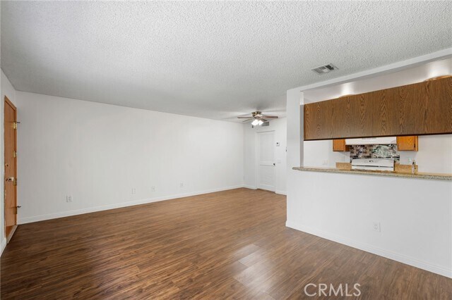 Building Photo - 16226 Vanowen St