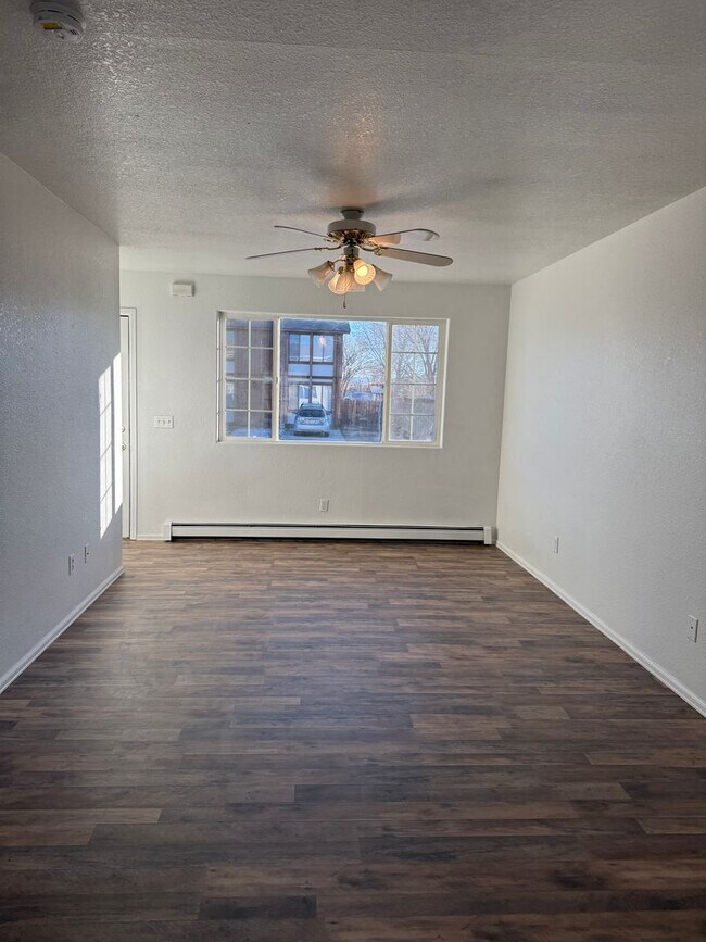 Building Photo - 481 1/2 Tracy Dr