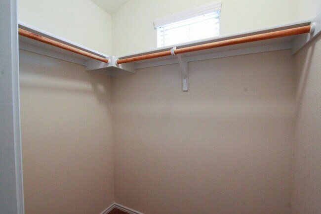 Building Photo - 3651 Sandy Brook Dr