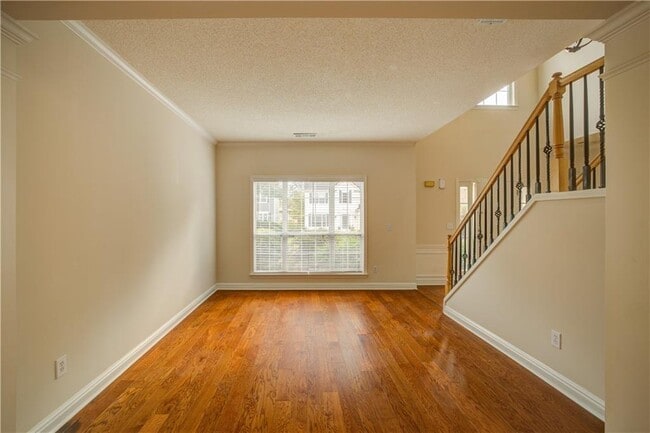 Building Photo - 1060 Lyndhurst Way