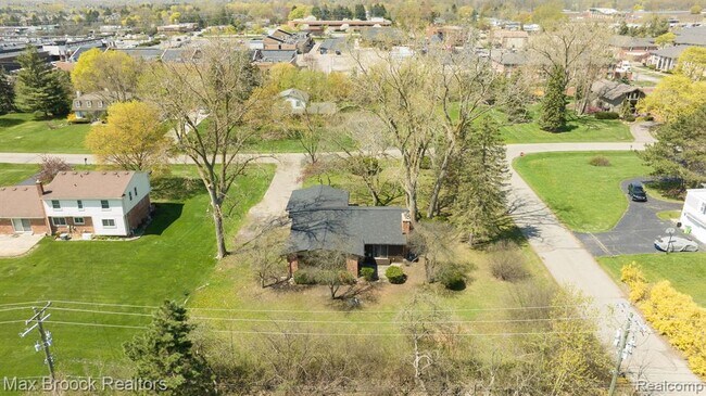 Building Photo - 6207 Nicholas Dr