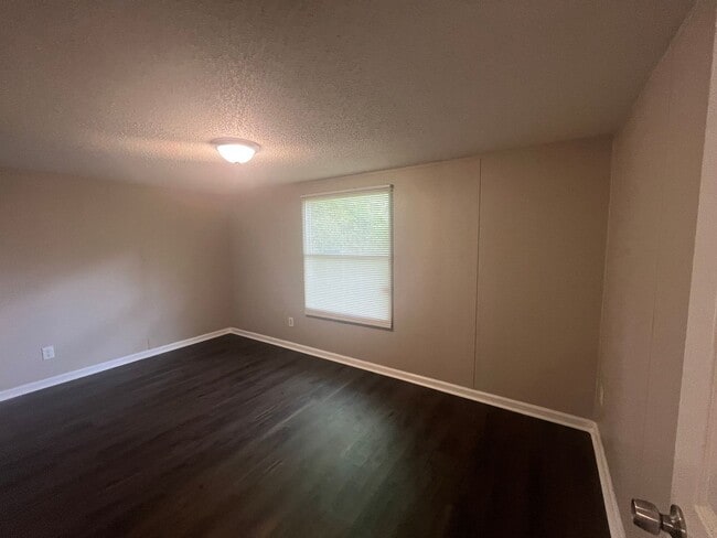 Building Photo - Nice Family home in Ward