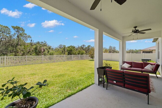 Building Photo - Beautiful Home For Rent in Berry Bay with ...