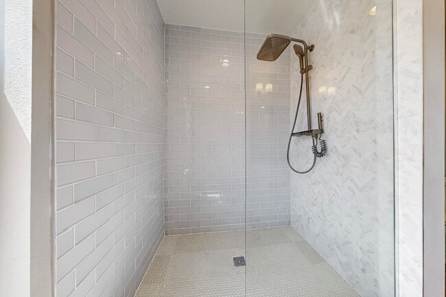 Building Photo - New Townhouse NE Heights 2/bedroom 1.5/bath 1/CG