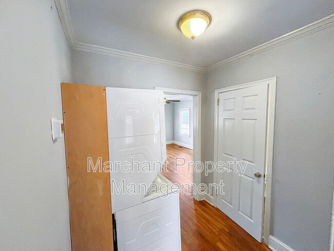 Building Photo - 667 Ravenel St