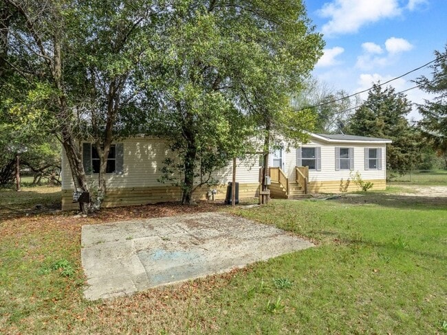 Building Photo - Welcome to this Newly Remodeled  Home in a Stellar Location