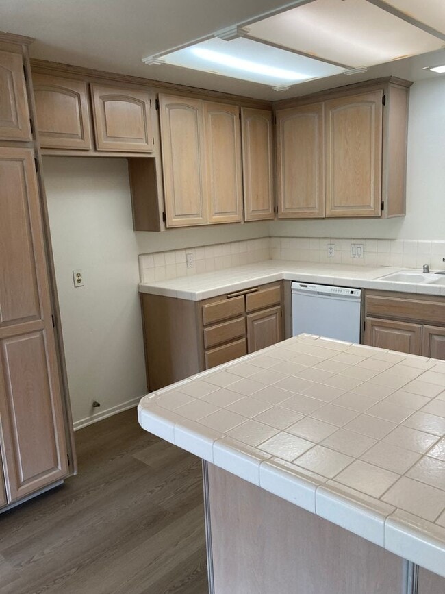 Building Photo - 25606 Spinnaker Dr