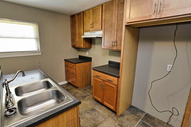 Building Photo - 2635 Netherton Dr