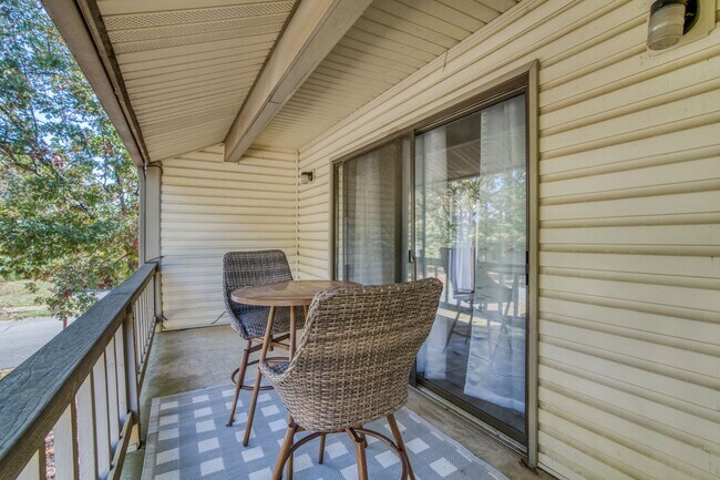 Building Photo - Maumelle Chic Condo