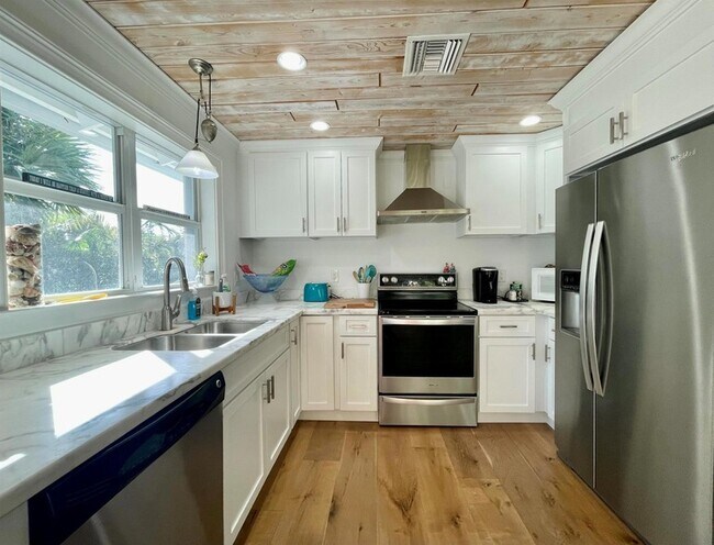 Building Photo - 924 Coquina Ln