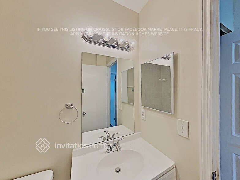 Building Photo - 4582 Carthage Cir N