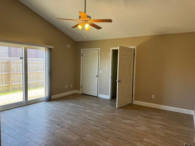 Building Photo - Single Family Home
