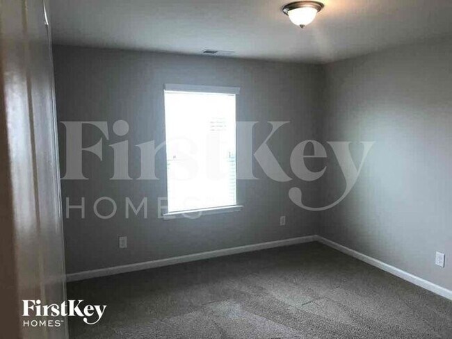 Building Photo - 112 Eden Ave