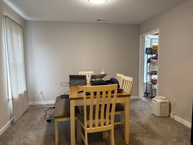 Building Photo - SPACIOUS 4 BEDROOM 2.5 BATH HOME IN GLEN ALLEN