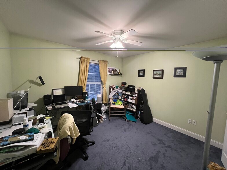 Upstairs guest bedroom - 7 Pleasant Woods
