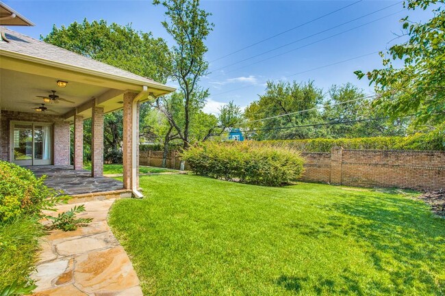 Building Photo - 6615 Willow Ln