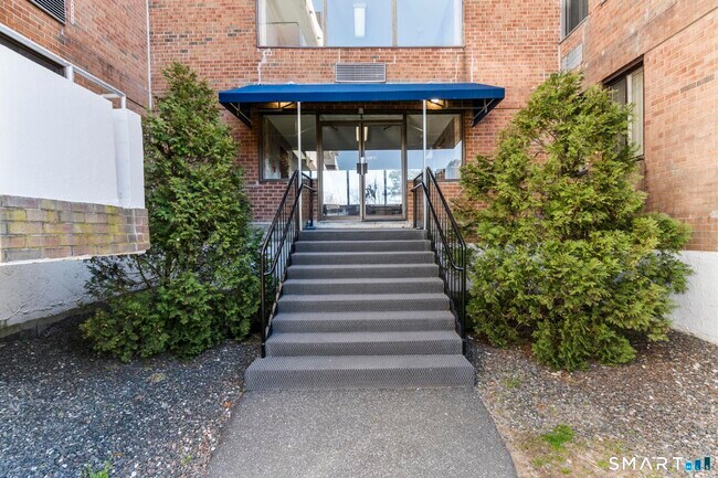 Building Photo - 1460 Elm St