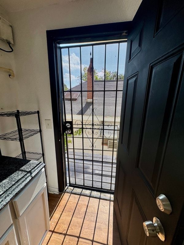 Building Photo - 929 W 27th St