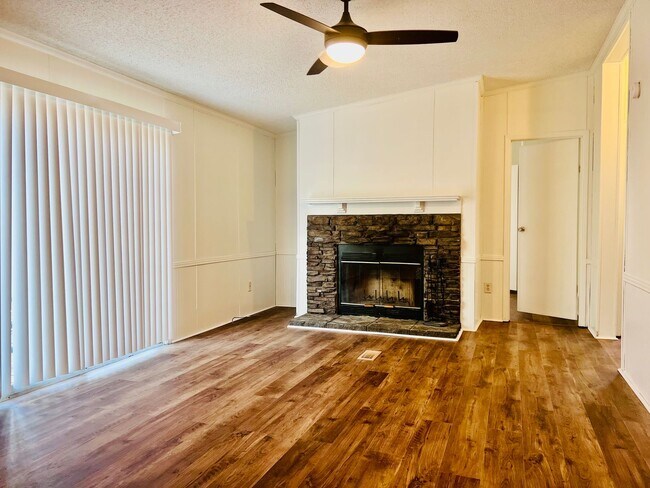 Building Photo - 4BR Home - Recently Updated - Available Soon!