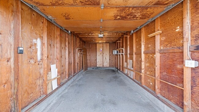 Building Photo - 3121 W Hood Ave