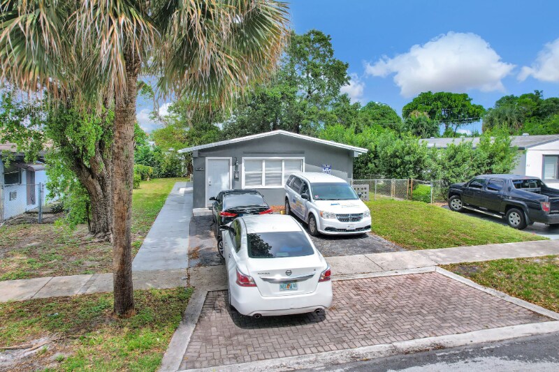 Building Photo - 746 SW 4th St