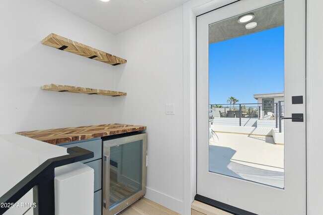 Building Photo - 1501 N Miller Rd