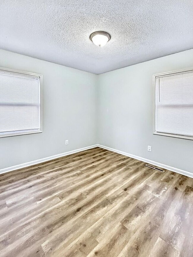 Primary Photo - 275 Efird St