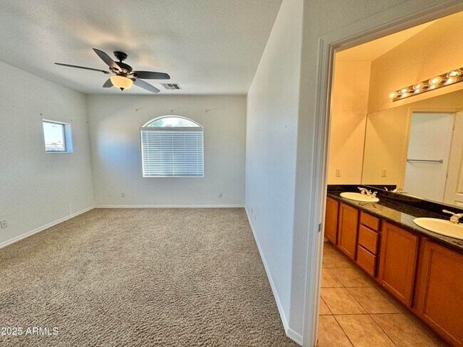 Building Photo - 1838 E Anderson Dr