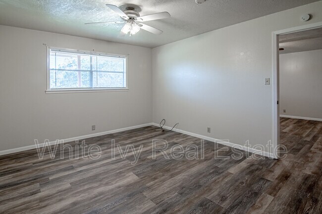 Building Photo - 120 McAdams Ln