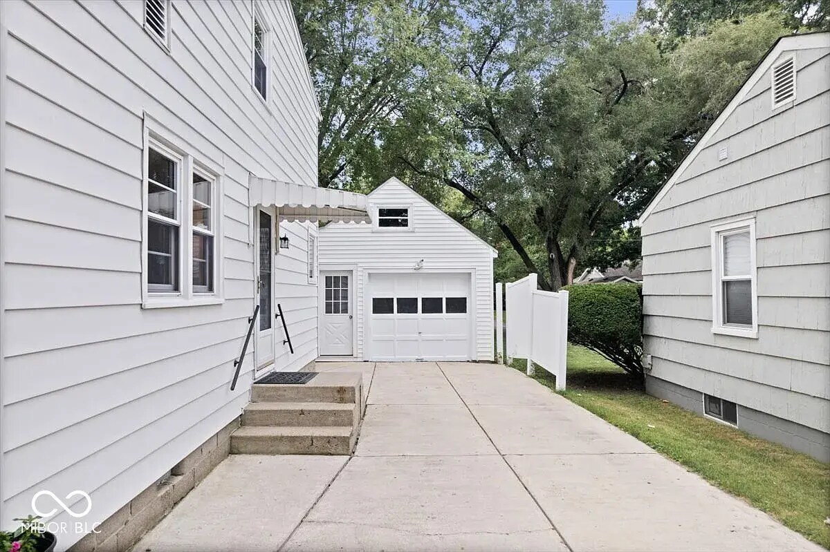 Building Photo - 636 S Broadway St