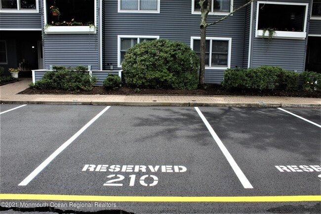 Building Photo - 210 Spinnakers Cv