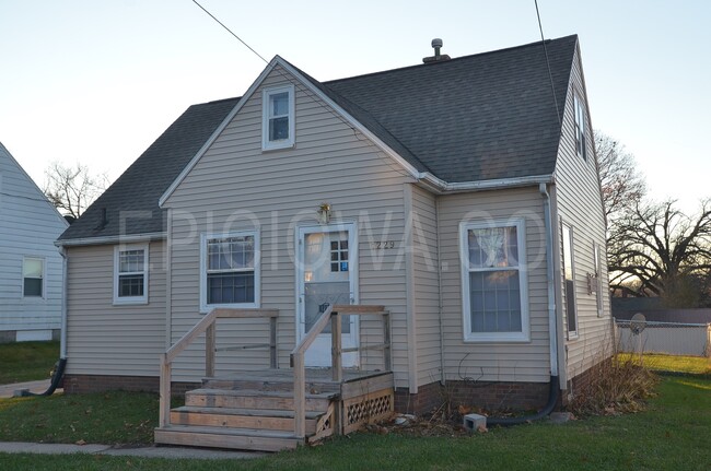 Building Photo - 1229 Oakland Rd NE
