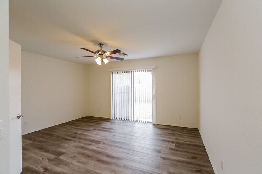 Building Photo - 5725 E Flower Cir