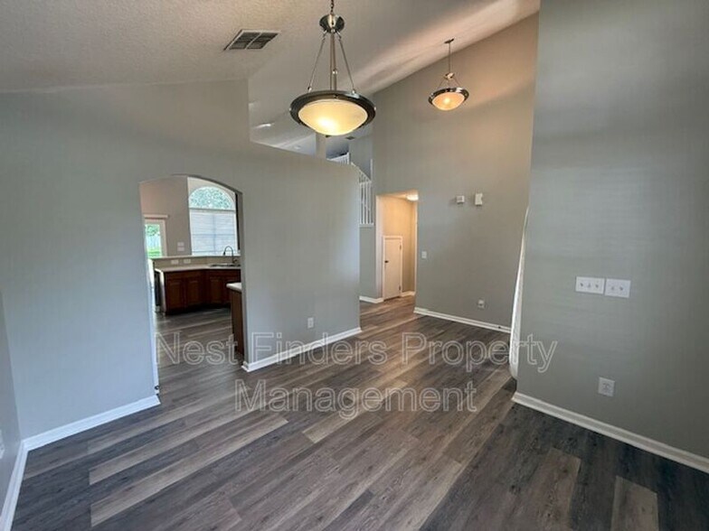 Building Photo - 830 S Lilac Loop