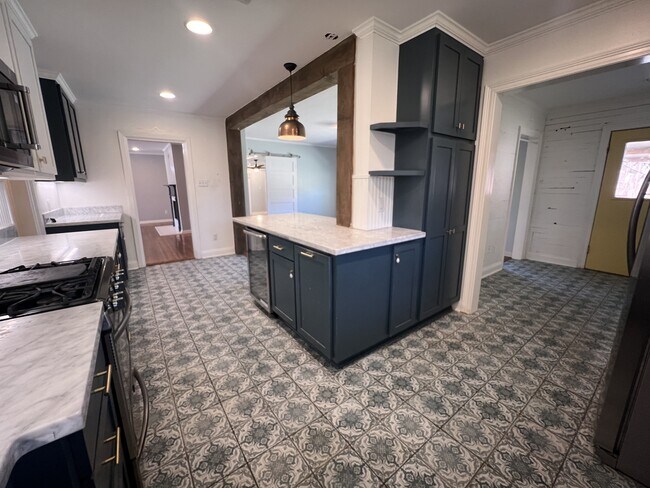 Building Photo - 129 Fernhill Ave
